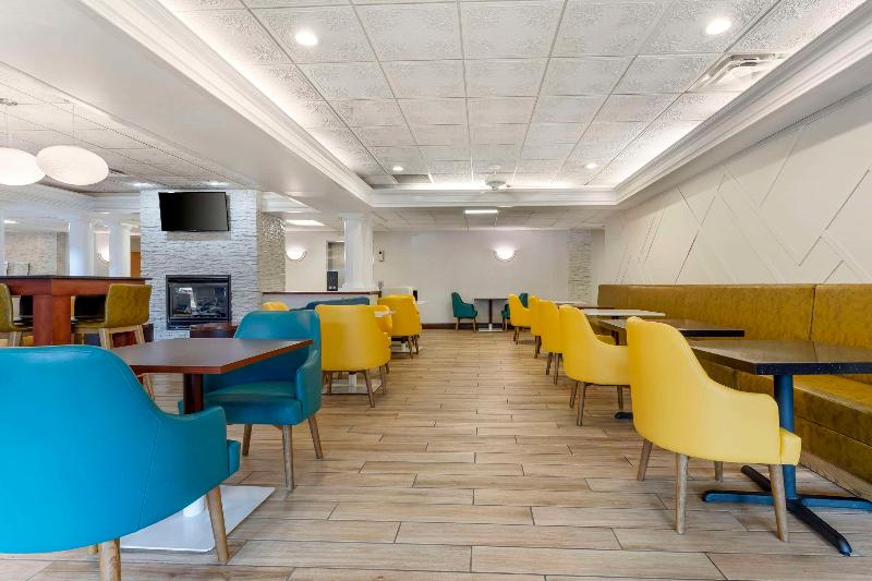 Comfort Inn & Suites LaVale - Cumberland image