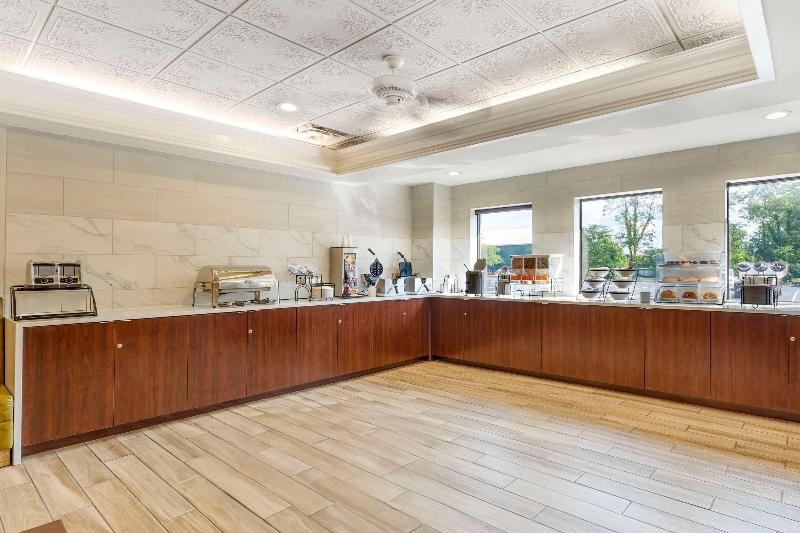 Comfort Inn & Suites LaVale - Cumberland image