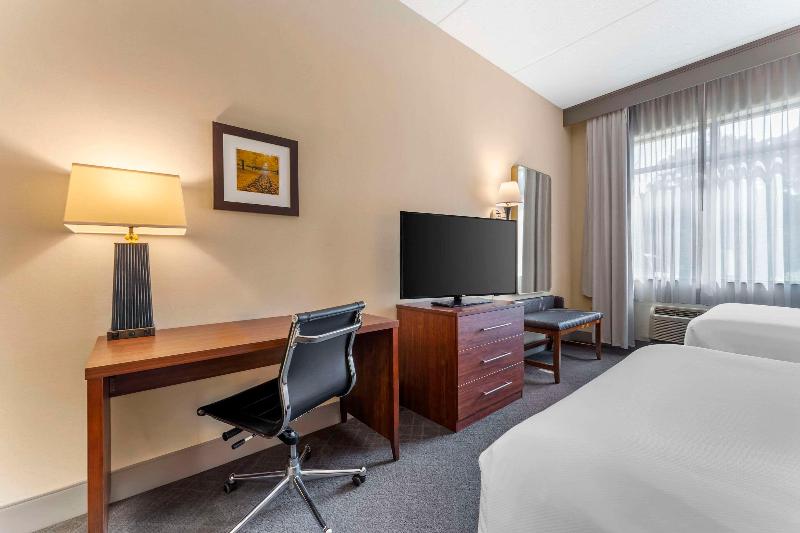 Comfort Inn & Suites LaVale - Cumberland image