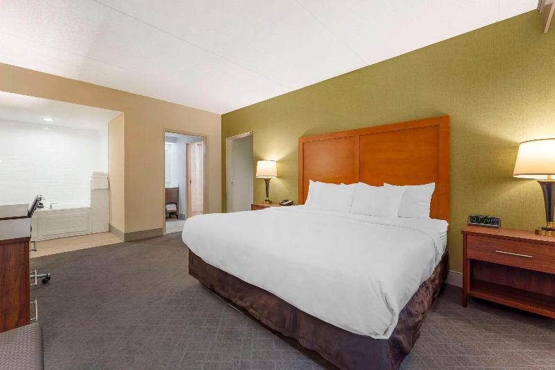 Comfort Inn & Suites LaVale - Cumberland image