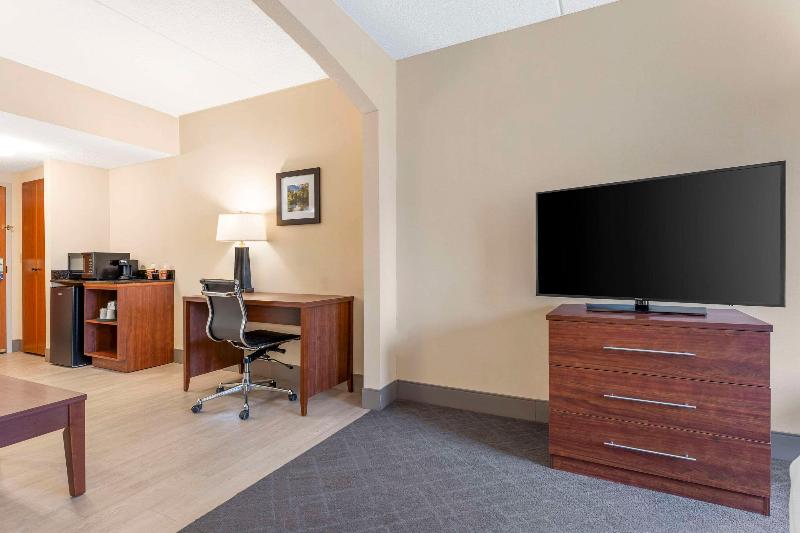 Comfort Inn & Suites LaVale - Cumberland image