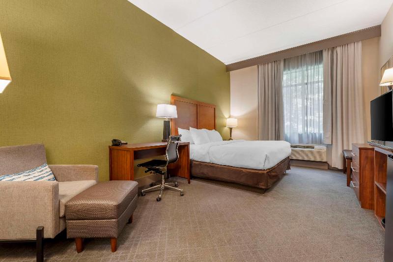 Comfort Inn & Suites LaVale - Cumberland image