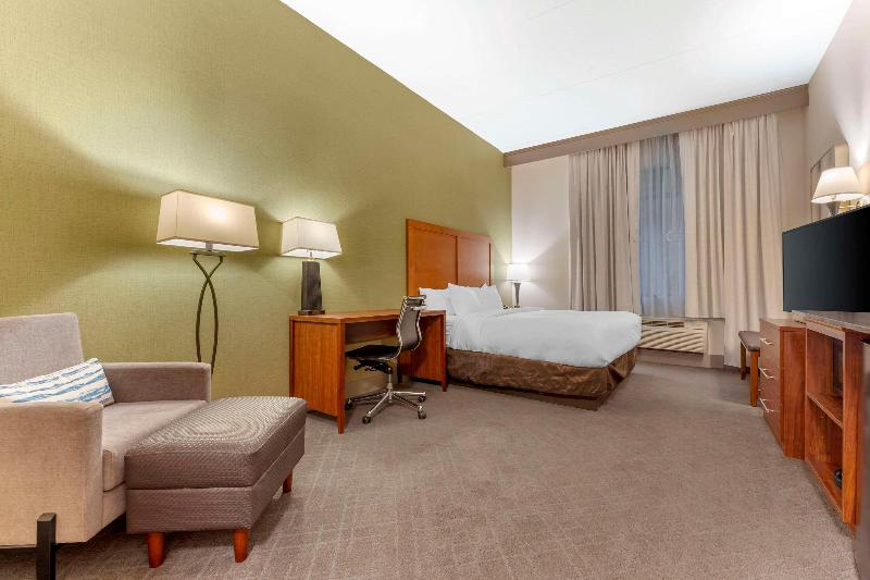 Comfort Inn & Suites LaVale - Cumberland image