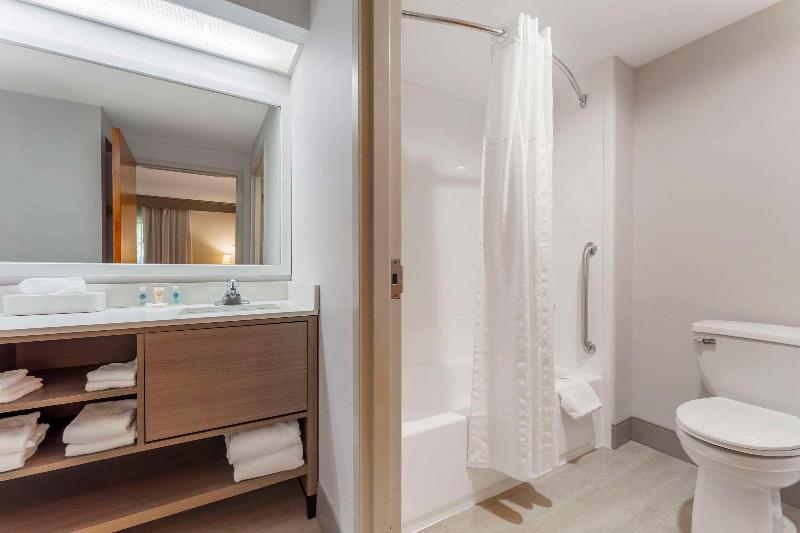 Comfort Inn & Suites LaVale - Cumberland image