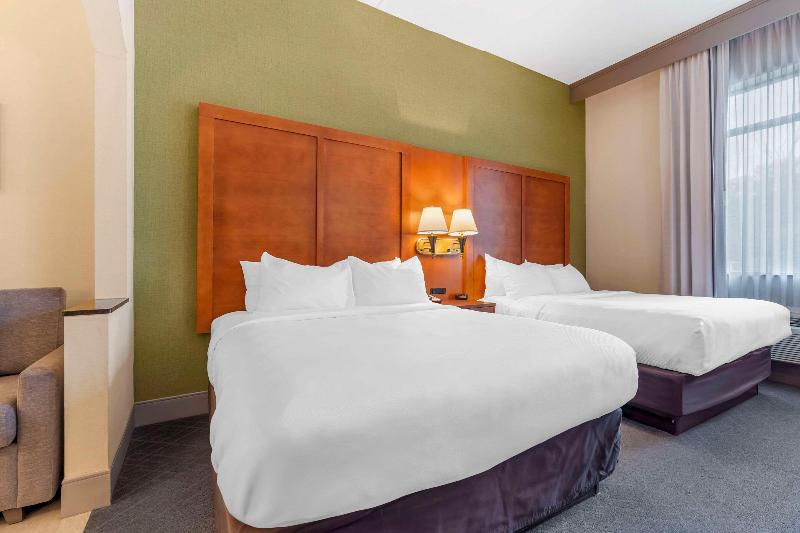 Comfort Inn & Suites LaVale - Cumberland image