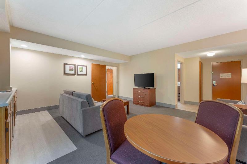 Comfort Inn & Suites LaVale - Cumberland image