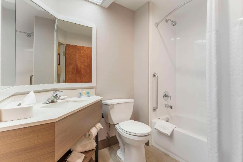 Comfort Inn & Suites LaVale - Cumberland image