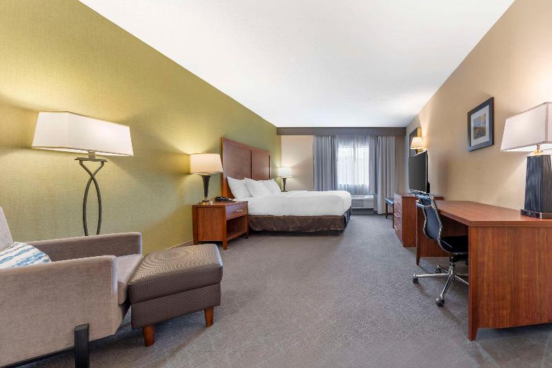Comfort Inn & Suites LaVale - Cumberland image