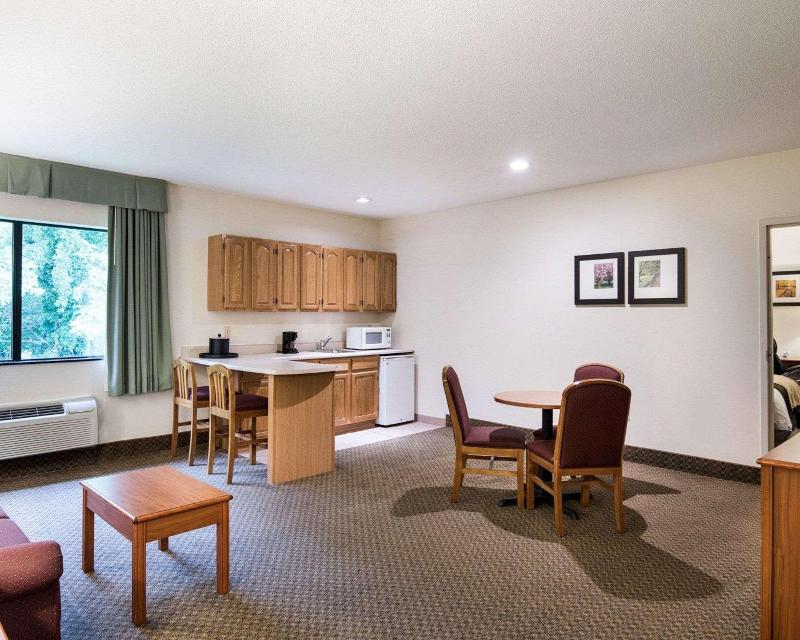 Comfort Inn & Suites LaVale - Cumberland image