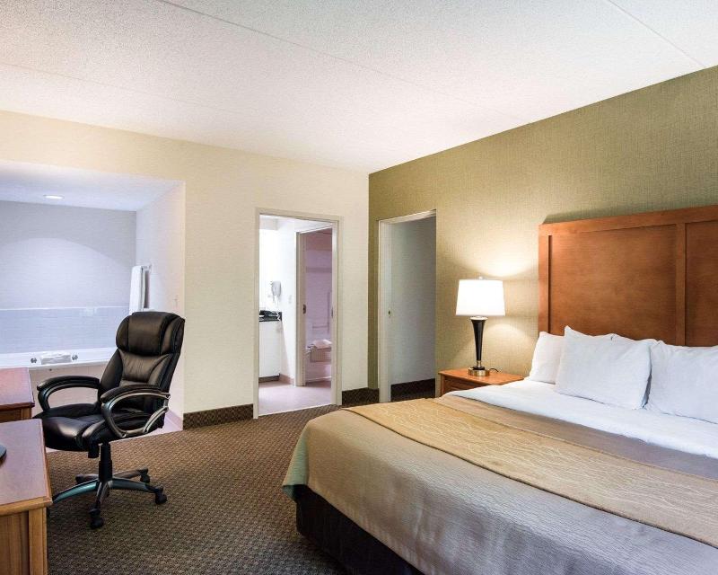 Comfort Inn & Suites LaVale - Cumberland image