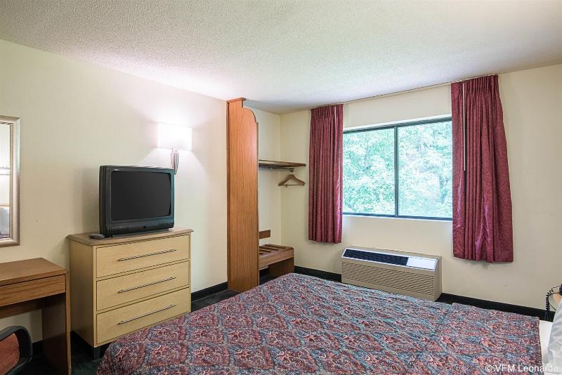 Suburban Studios Lavale-Cumberland image