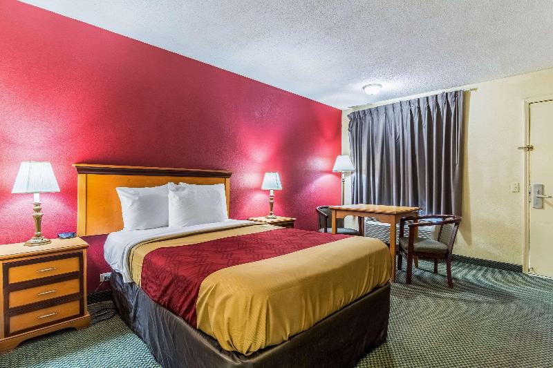 Econo Lodge Whiteville image