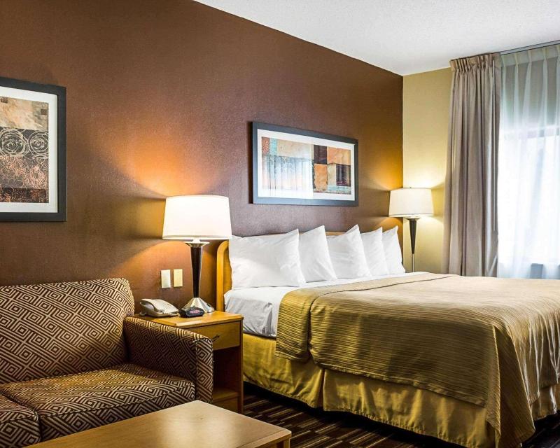 Quality Suites Near West Acres — photo 18
