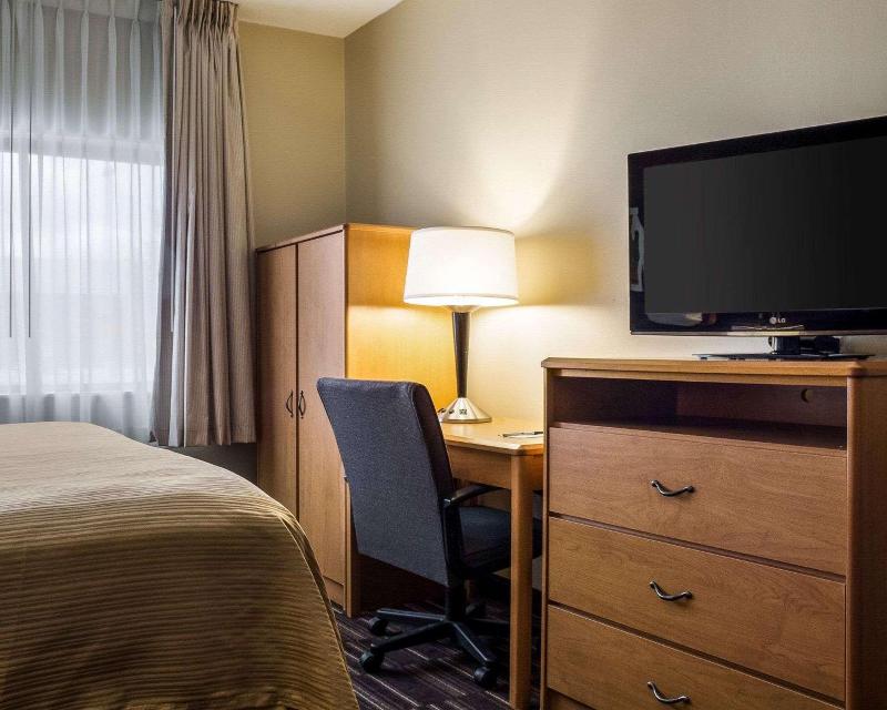 Quality Suites Near West Acres — photo 27