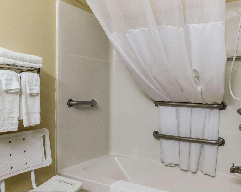 Quality Suites Near West Acres — photo 23