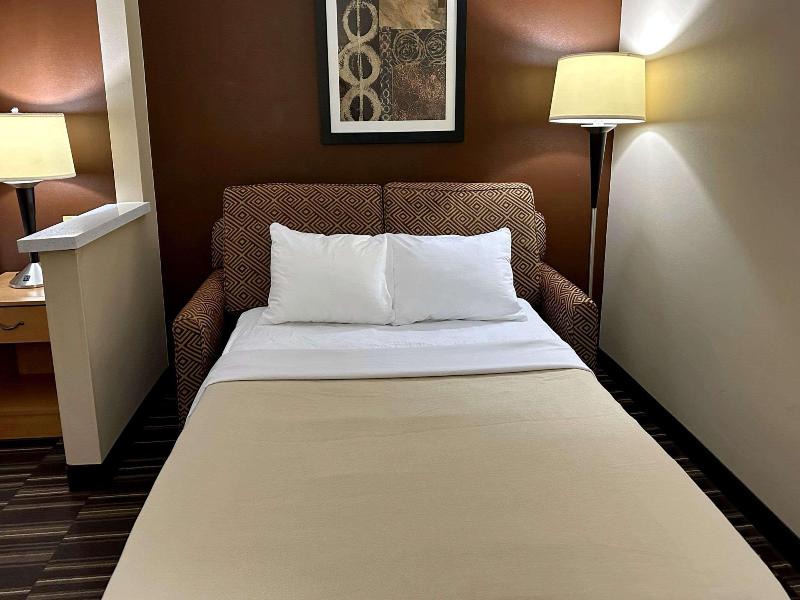 SUITE TWO QUEEN BEDS