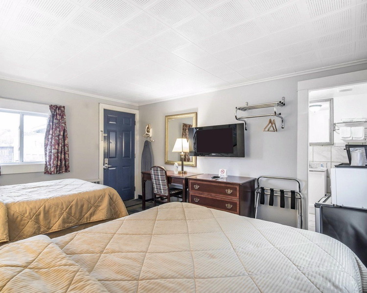 Rodeway Inn Claremont I-91 image