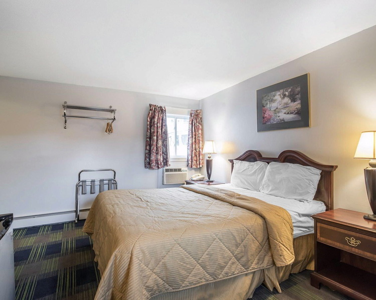 Rodeway Inn Claremont I-91 image
