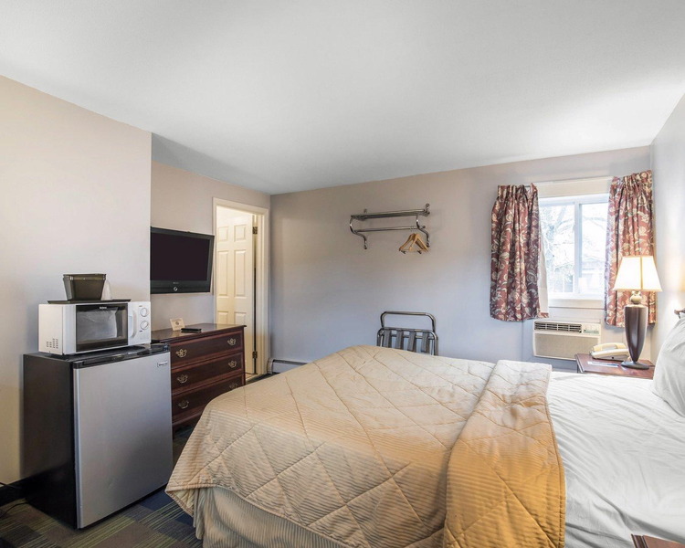 Rodeway Inn Claremont I-91 image