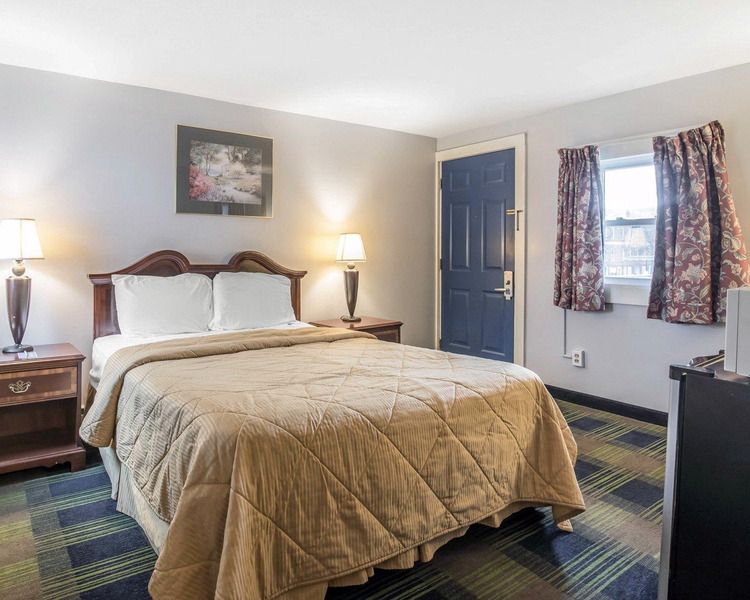 Rodeway Inn Claremont I-91 image