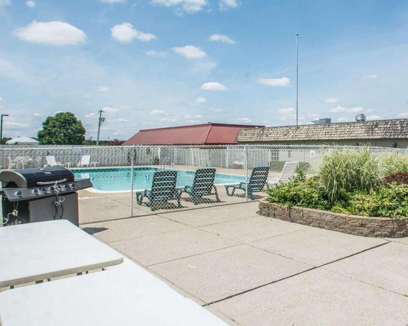 Quality Inn Geneseo Area image