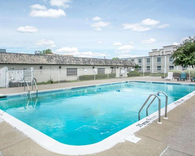 Quality Inn Geneseo Area image