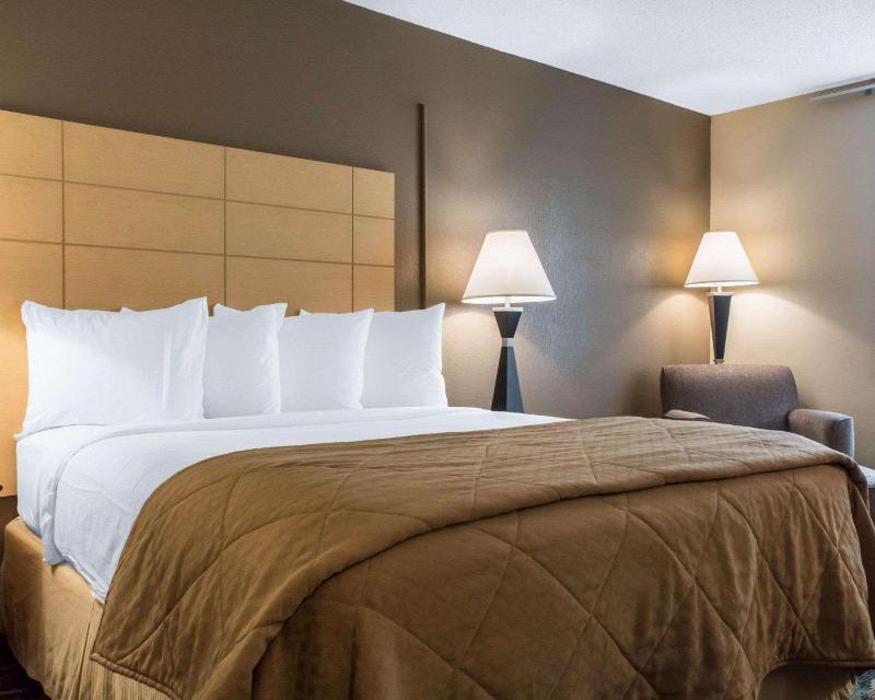 Quality Inn Geneseo Area image
