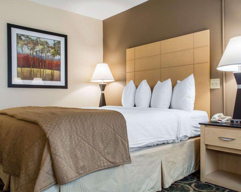 Quality Inn Geneseo Area image