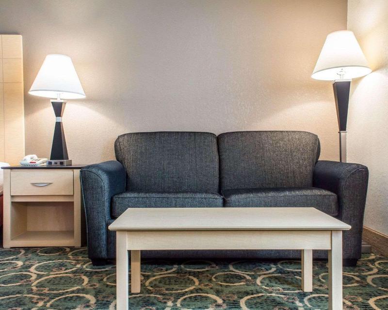 Quality Inn Geneseo Area image