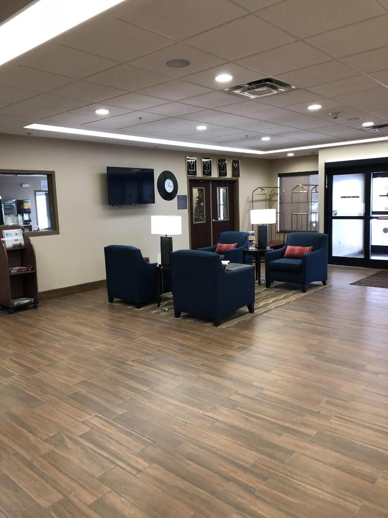 Comfort Inn & Suites Farmington - Victor image