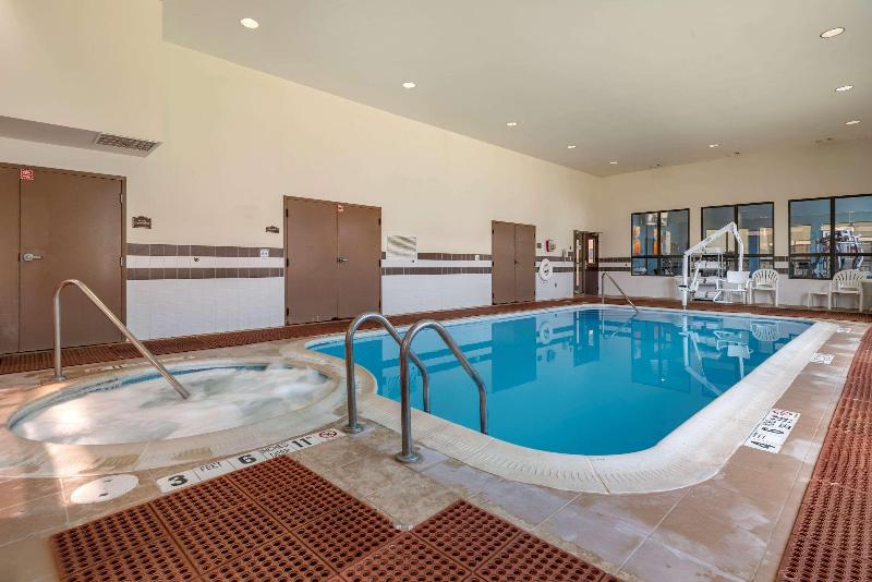 Comfort Inn & Suites Farmington - Victor image