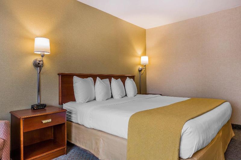 Quality Inn Hyde Park - Poughkeepsie North image