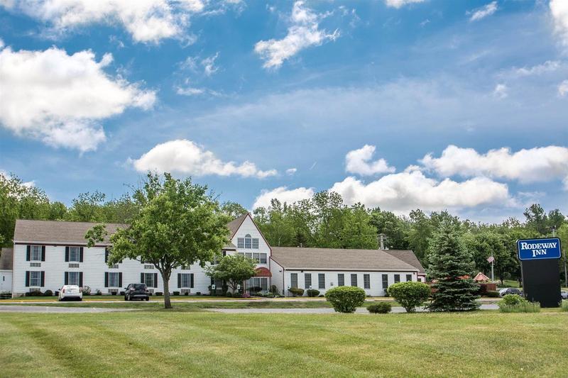 Rodeway Inn Lakeville image