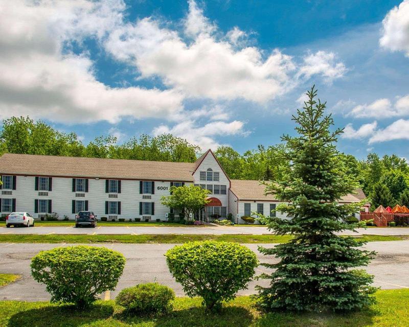 Rodeway Inn Lakeville image