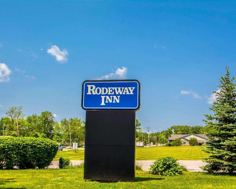 Rodeway Inn Lakeville image 5