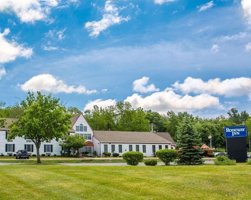 Rodeway Inn Lakeville image 10