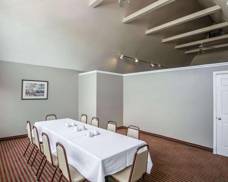 Rodeway Inn Lakeville image