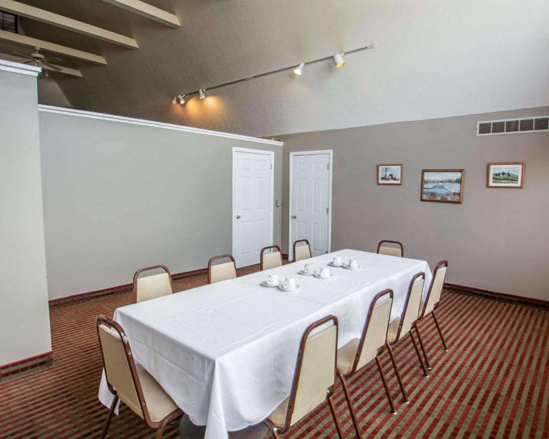 Rodeway Inn Lakeville image