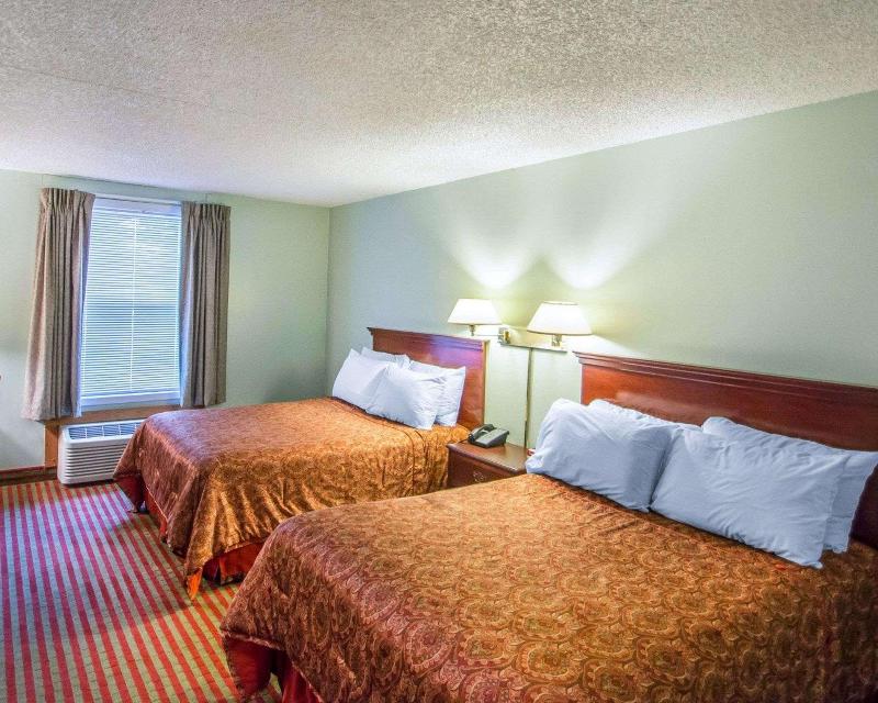 Rodeway Inn Lakeville image