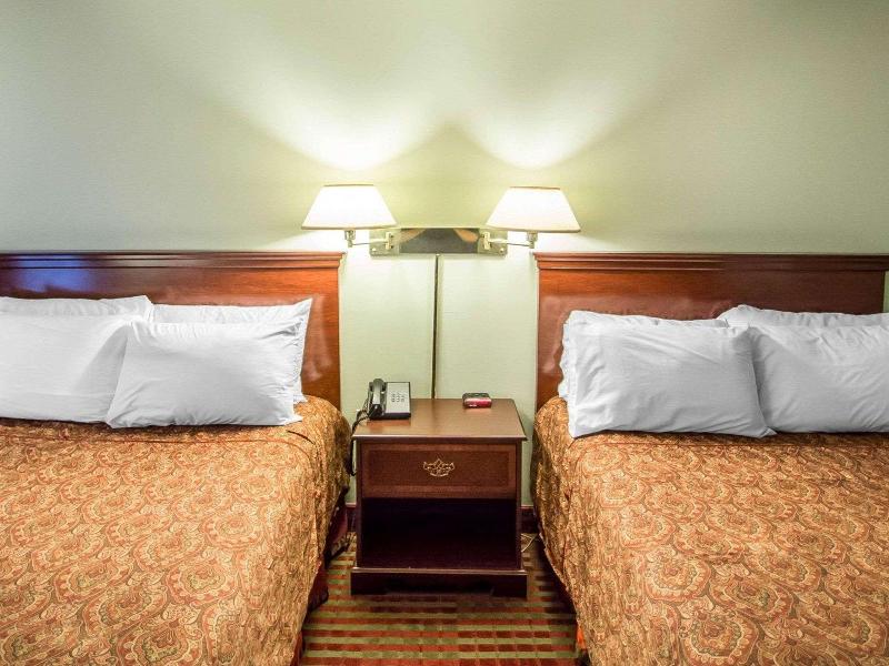 Rodeway Inn Lakeville image