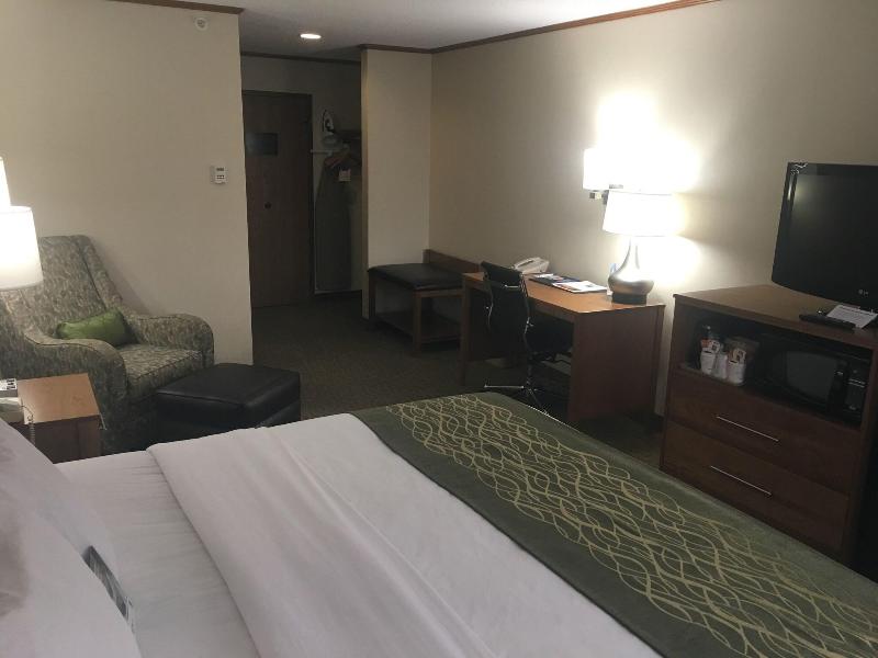 Comfort Inn Millersburg image