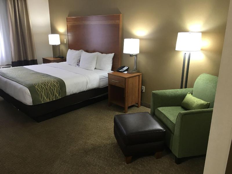 Comfort Inn Millersburg image
