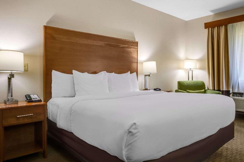 Comfort Inn Millersburg image