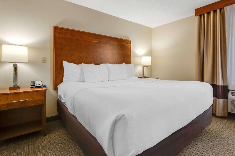 Comfort Inn Millersburg image