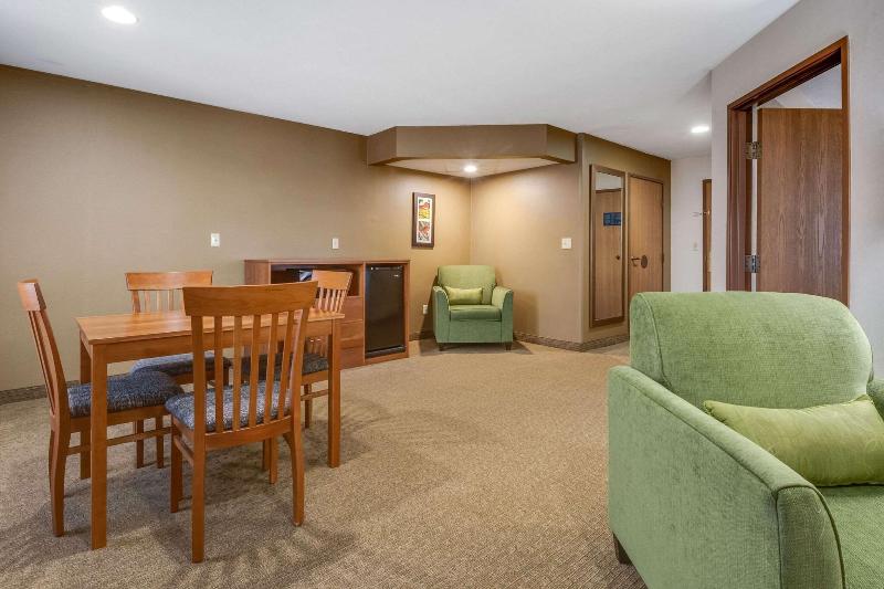 Comfort Inn Millersburg image