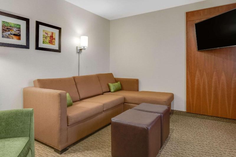 Comfort Inn Millersburg image
