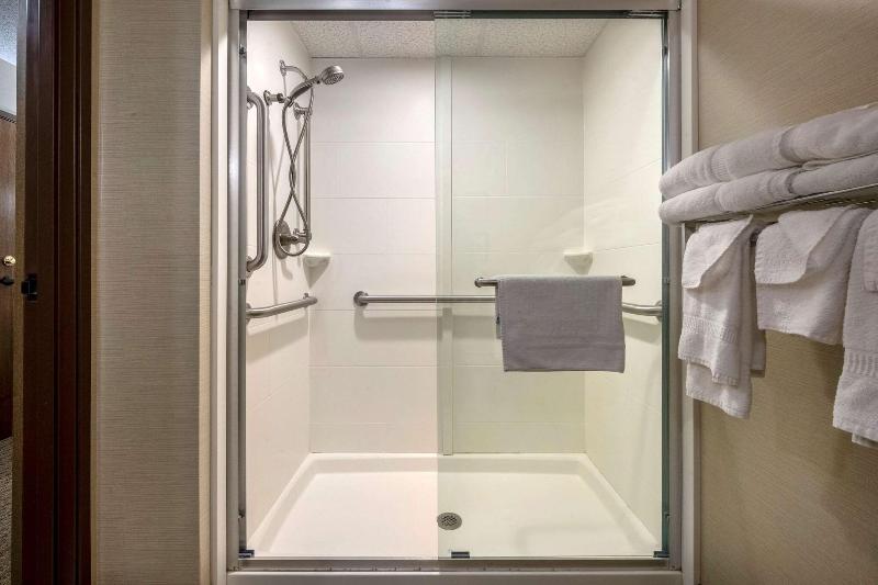 Comfort Inn Millersburg image