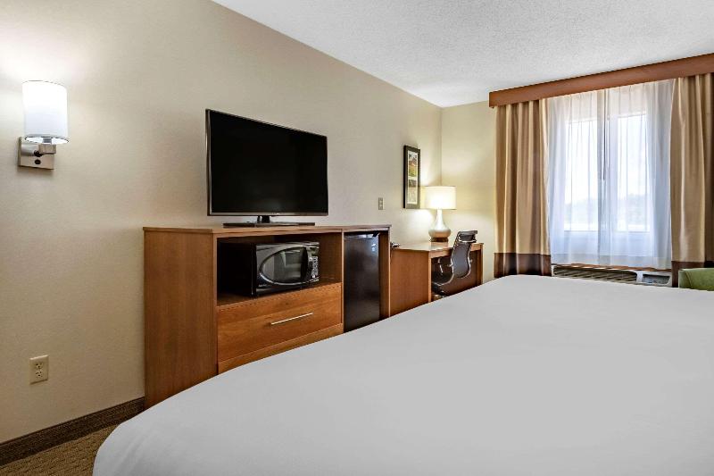 Comfort Inn Millersburg image