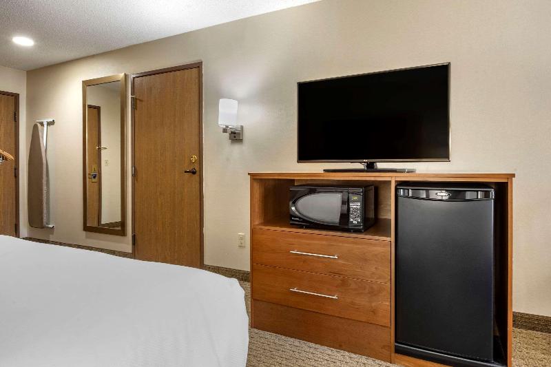 Comfort Inn Millersburg image