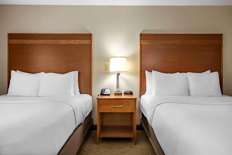 Comfort Inn Millersburg image